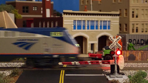 HO Scale Railroad Crossing with Alternating Signal Lights