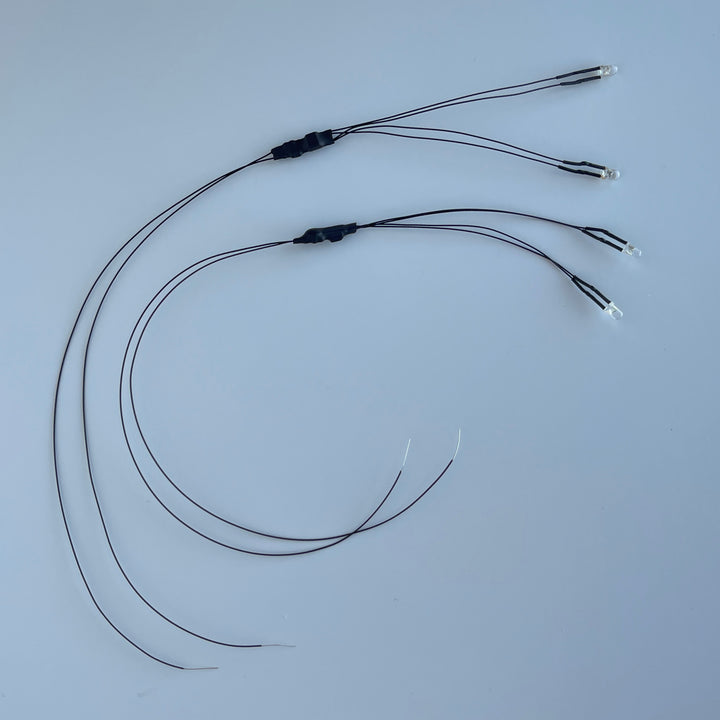 A pair diecast lights for headlights and a pair of lights for tail lights