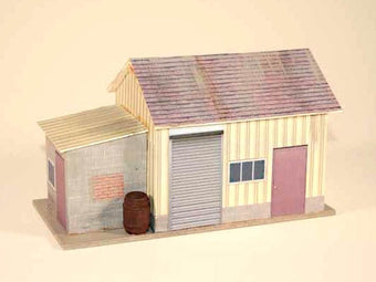 Nice O scale Shed, we step through making this structure in the Project Idea booklet included with Model Builder