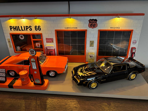 1/18 Scale Gas Station Diorama with LED Lighting