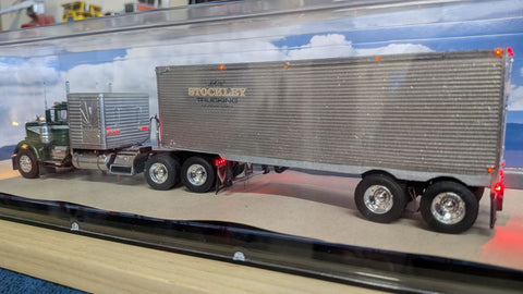 1/64th scale Kenworth with LEDs Lighting