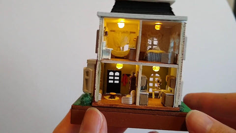 1:144 scale completed dollhouse kit