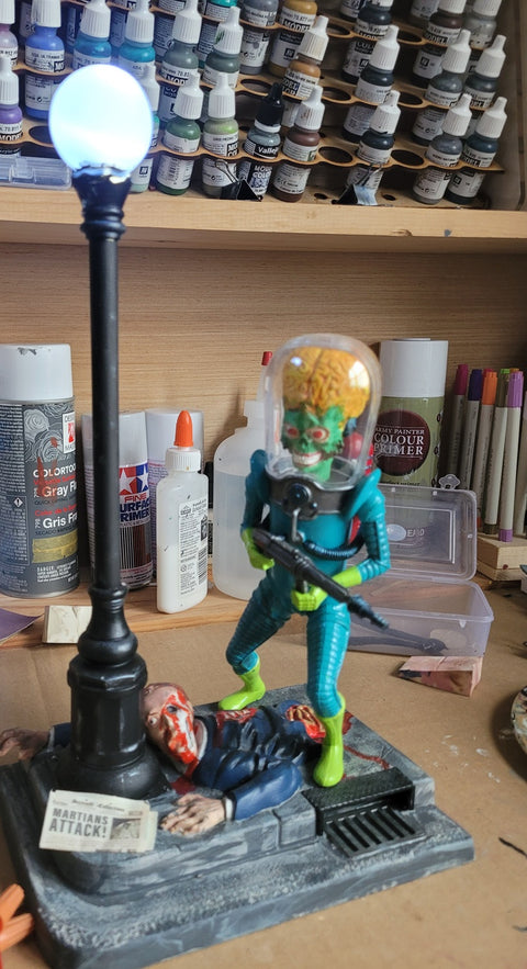 Mars Attacks Diorama with Lighted Lamppost