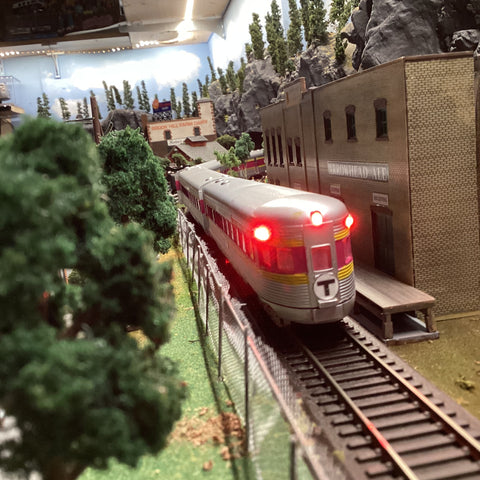 Track-Powered Passenger Train with 1.8mm Red LEDs